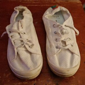 White Flat Tennis Shoes